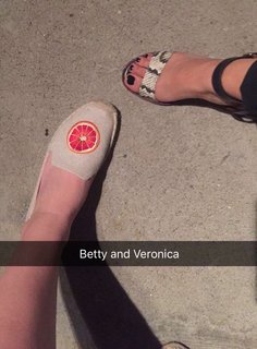 Camila Mendes feet photo thumbnail