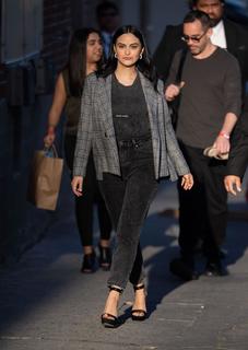 Camila Mendes feet photo thumbnail