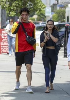 Camila Mendes feet photo thumbnail