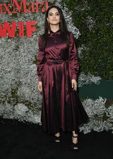 Camila Mendes feet photo thumbnail