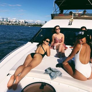 Camila Mendes feet photo thumbnail