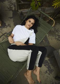 Camila Mendes feet photo thumbnail