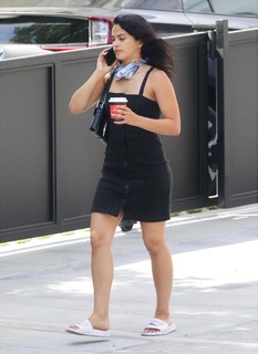 Camila Mendes feet photo thumbnail