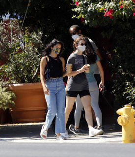 Camila Mendes feet photo thumbnail