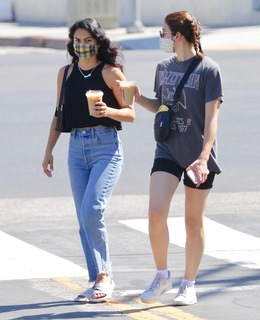 Camila Mendes feet photo thumbnail