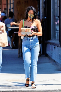 Camila Mendes feet photo thumbnail