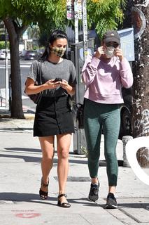 Camila Mendes feet photo thumbnail