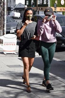 Camila Mendes feet photo thumbnail