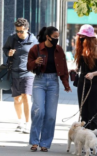 Camila Mendes feet photo thumbnail