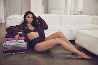 Camila Mendes feet photo thumbnail