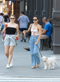 Camila Mendes feet photo thumbnail