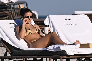 Camila Mendes feet photo thumbnail