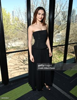 Camila Mendes feet photo thumbnail