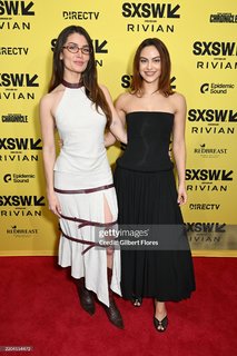 Camila Mendes feet photo thumbnail