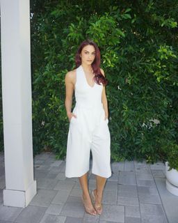 Camila Mendes feet photo thumbnail