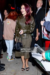 Camila Mendes feet photo thumbnail