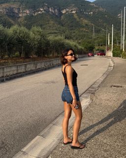 Camila Mendes feet photo 1