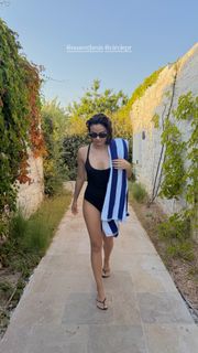 Camila Mendes feet photo 6