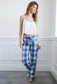 Camila Morrone feet photo thumbnail