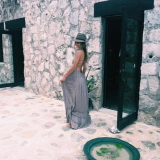 Camila Morrone feet photo thumbnail