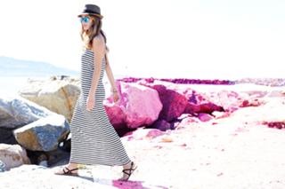 Camila Morrone feet photo thumbnail