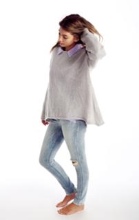 Camila Morrone feet photo thumbnail