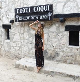 Camila Morrone feet photo thumbnail