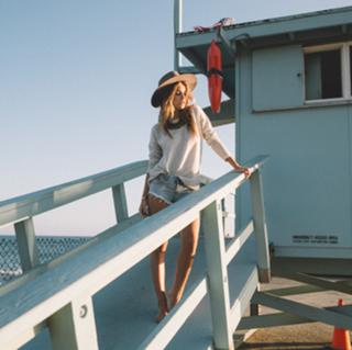 Camila Morrone feet photo thumbnail