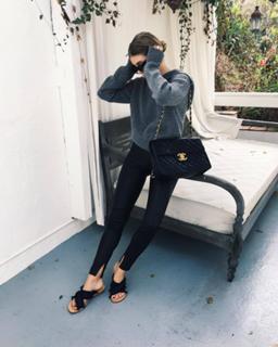 Camila Morrone feet photo thumbnail