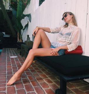 Camila Morrone feet photo thumbnail