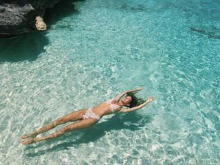 Camila Morrone feet photo thumbnail