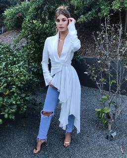 Camila Morrone feet photo thumbnail