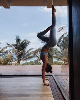 Camila Morrone feet photo thumbnail