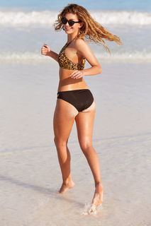 Camila Morrone feet photo thumbnail