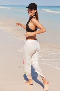Camila Morrone feet photo thumbnail