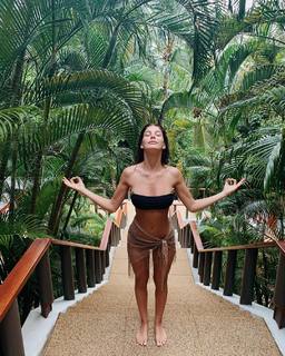 Camila Morrone feet photo thumbnail