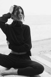 Camila Morrone feet photo thumbnail