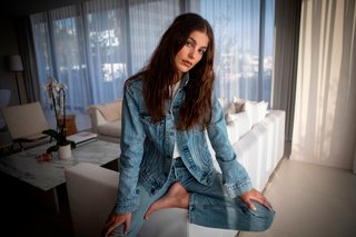 Camila Morrone feet photo thumbnail