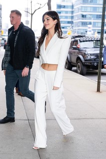 Camila Morrone feet photo thumbnail