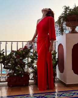 Camila Morrone feet photo thumbnail
