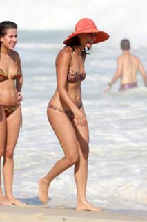 Camila Pitanga feet photo 4