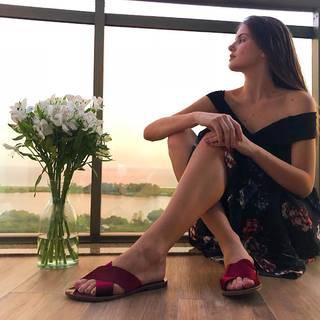 Camila Queiroz feet photo thumbnail