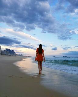 Camila Queiroz feet photo thumbnail