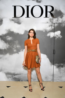 Camila Queiroz feet photo thumbnail