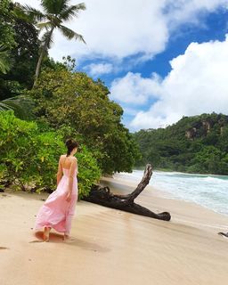 Camila Queiroz feet photo thumbnail
