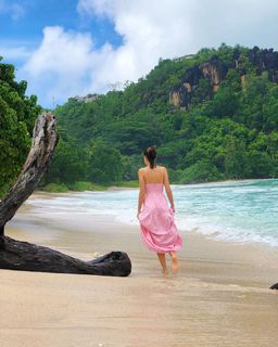 Camila Queiroz feet photo thumbnail