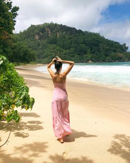 Camila Queiroz feet photo thumbnail