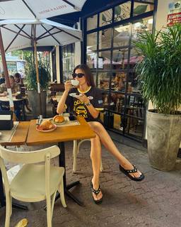 Camila Queiroz feet photo thumbnail