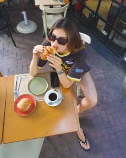 Camila Queiroz feet photo thumbnail