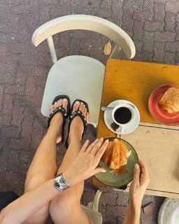 Camila Queiroz feet photo thumbnail
